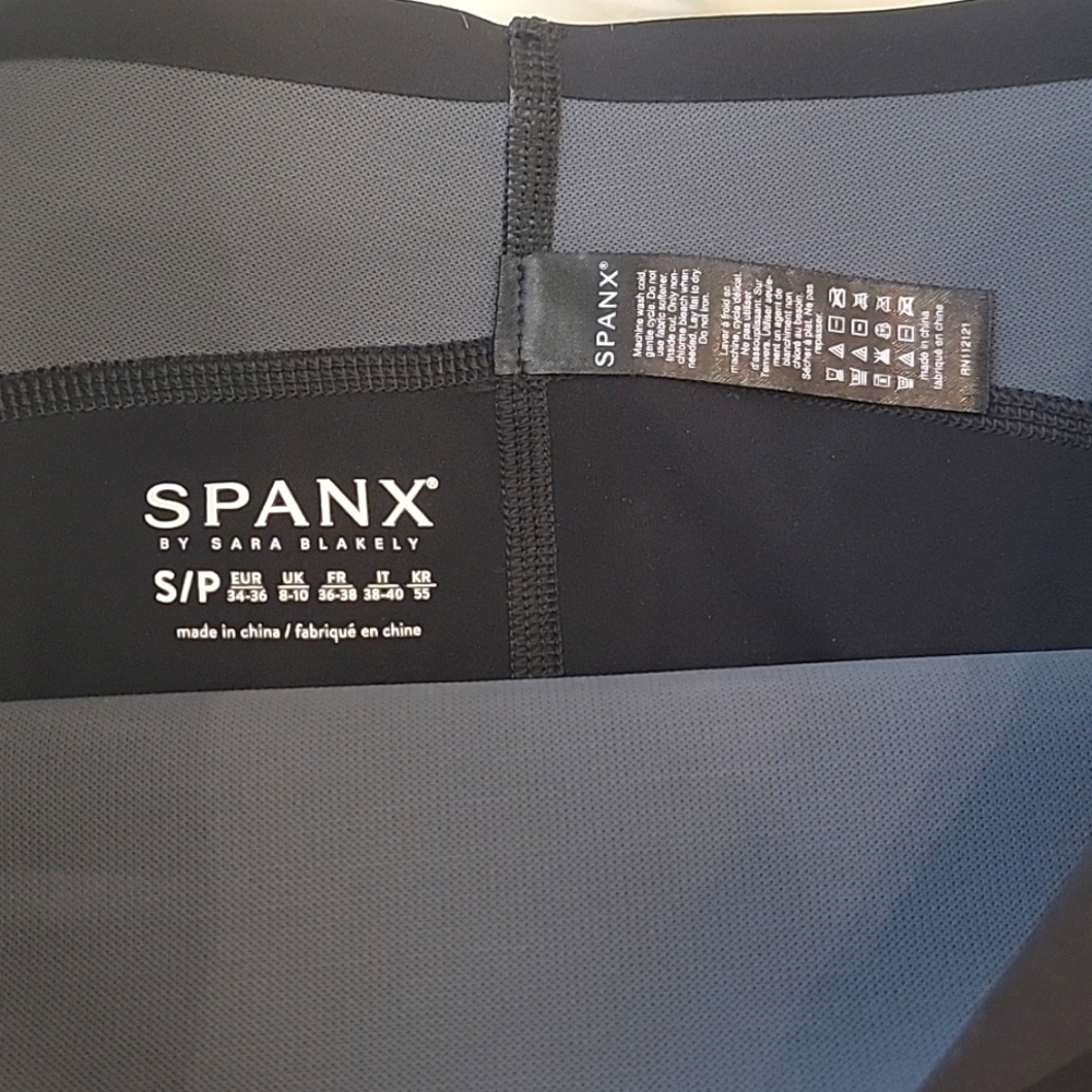 NWOT. Spanx Gloss Panel Leggings. Faux Leather Pockets. Black.Sz Small. - Picture 5 of 5